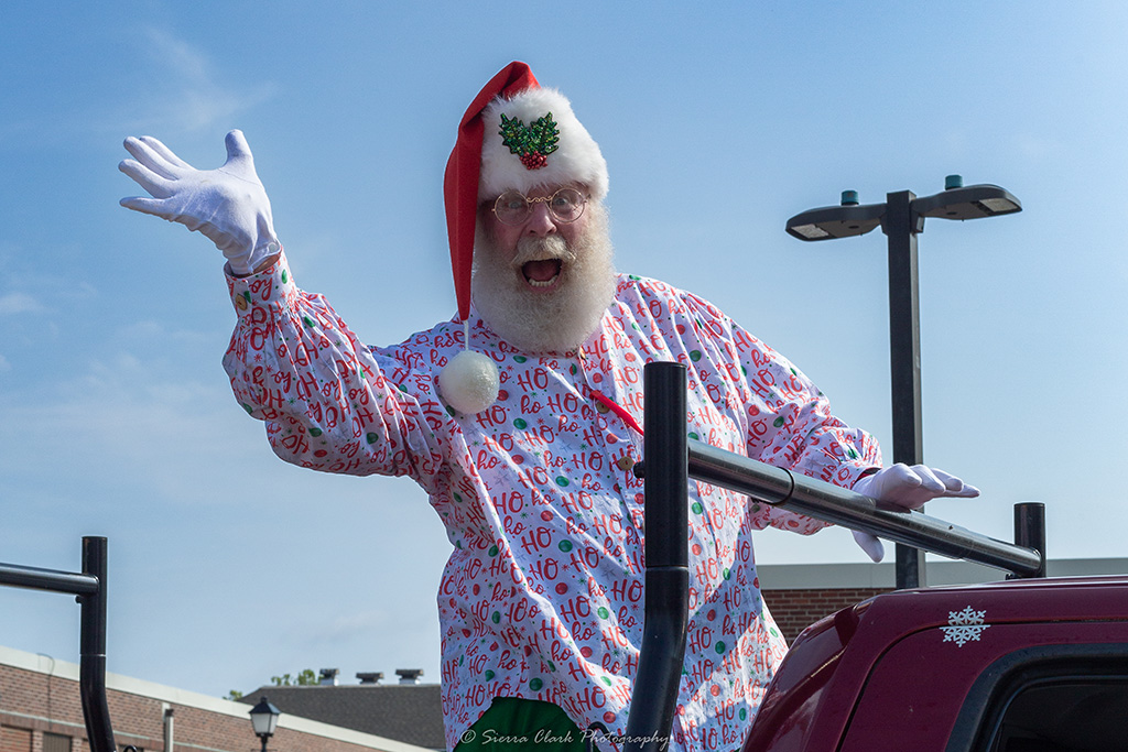 4th of July Parade Lafayette Hill 2024 - Santa in July